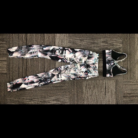 Nike Workout Set - Picture 2 of 3